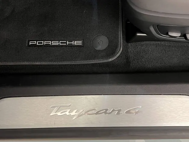 Porsche Taycan 4 Cross Turismo