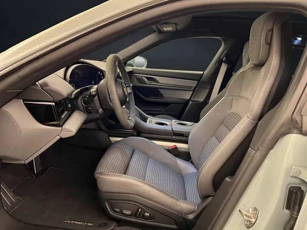 Porsche Taycan 4 Cross Turismo
