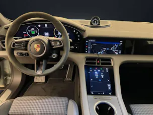 Porsche Taycan 4 Cross Turismo
