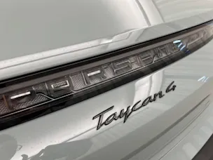 Porsche Taycan 4 Cross Turismo