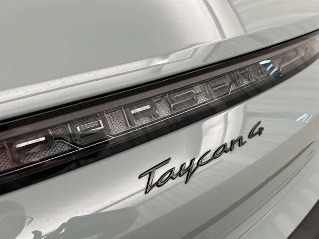 Porsche Taycan 4 Cross Turismo
