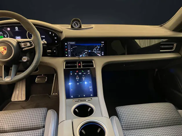 Porsche Taycan 4 Cross Turismo