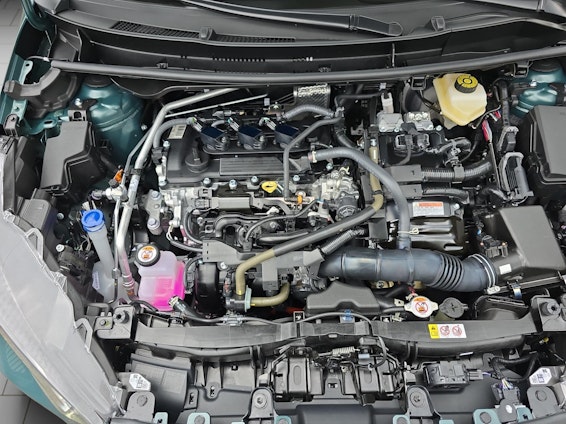 Vehicle image 15