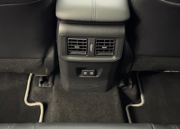 Vehicle image 33 Vehicle image 33