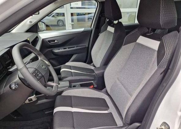 Vehicle image 4 Vehicle image 4