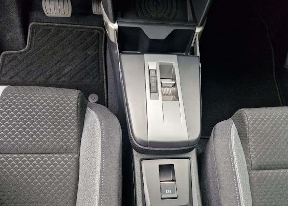 Vehicle image 10 Vehicle image 10