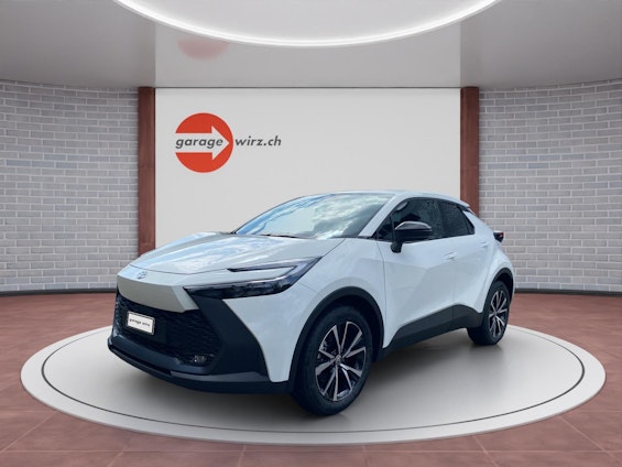 First vehicle image