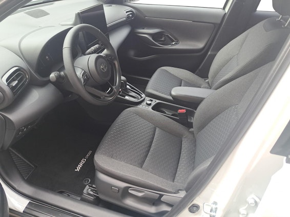 Vehicle image 10