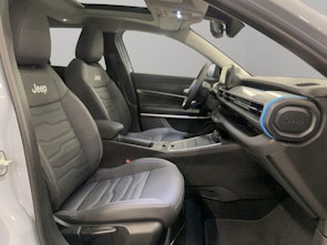 Vehicle image JEEP Avenger Summit