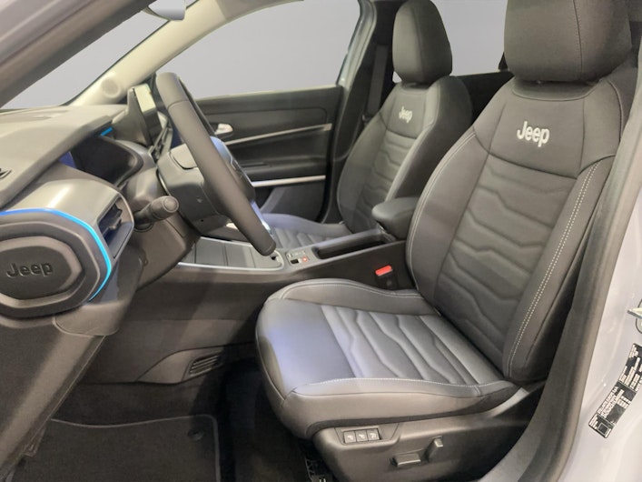 Vehicle image JEEP AVENGER