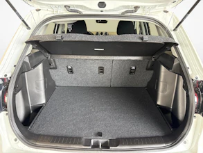 https://vehicle.imgix.net/3960145/e48e63ca-1b41-4776-8dc2-03a002bcf688.jpg