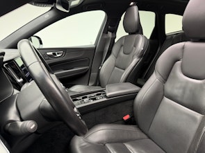 Vehicle image VOLVO XC60 2.0 T6 TE R-Design eAWD