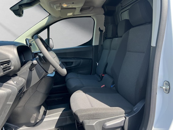 Vehicle image 4 Vehicle image 4