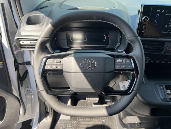 Vehicle image 5 Vehicle image 5