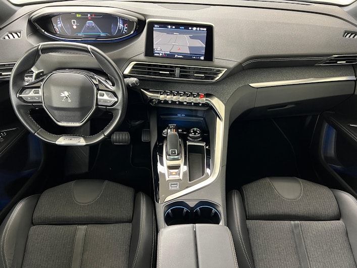 Vehicle image PEUGEOT 5008