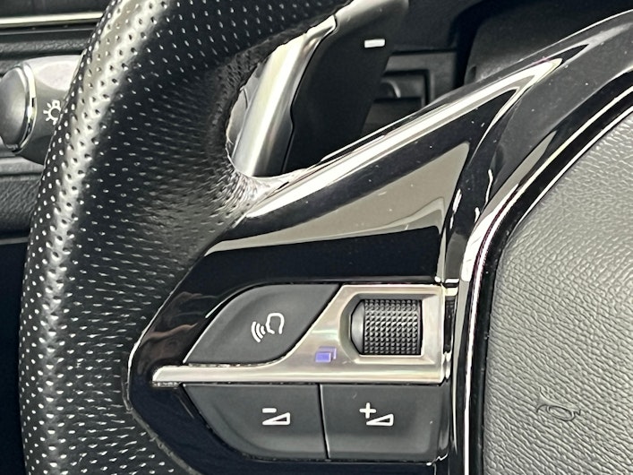 Vehicle image PEUGEOT 5008