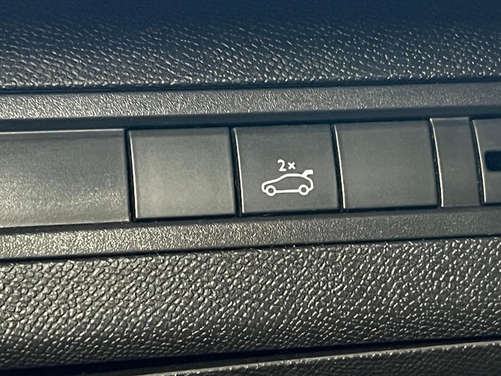 Vehicle image PEUGEOT 5008