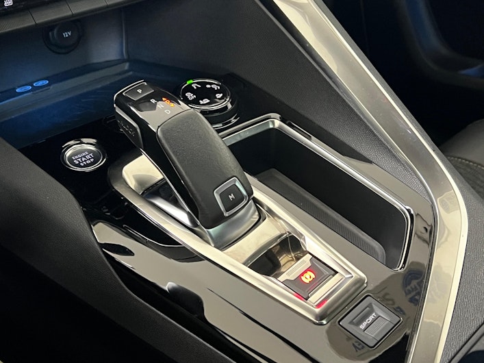 Vehicle image PEUGEOT 5008