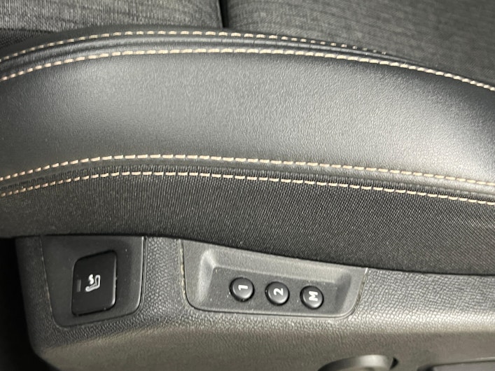 Vehicle image PEUGEOT 5008