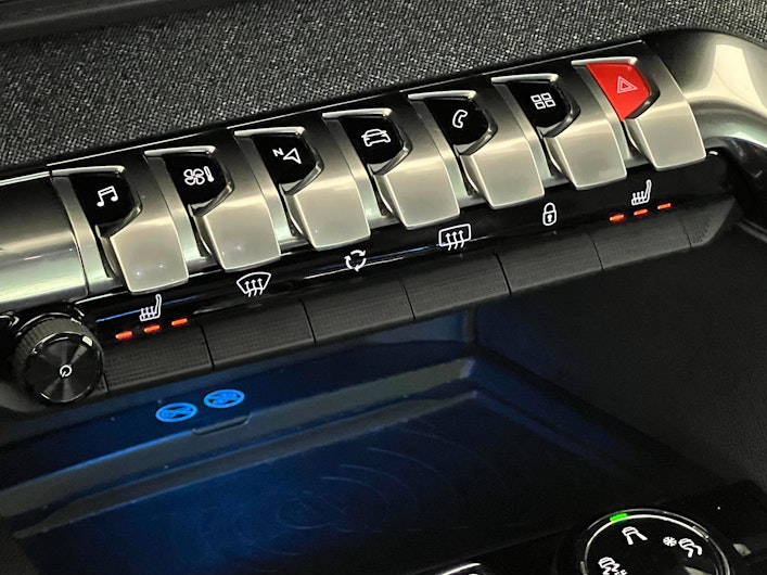 Vehicle image PEUGEOT 5008