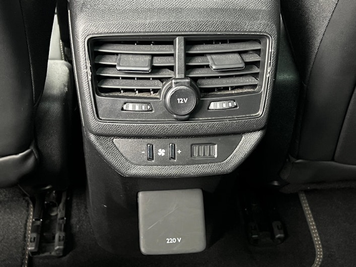 Vehicle image PEUGEOT 5008