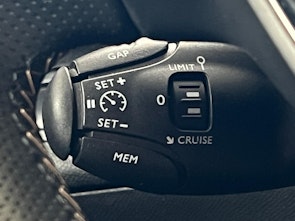 Vehicle image PEUGEOT 5008 1.5 BlueHDi GT Line