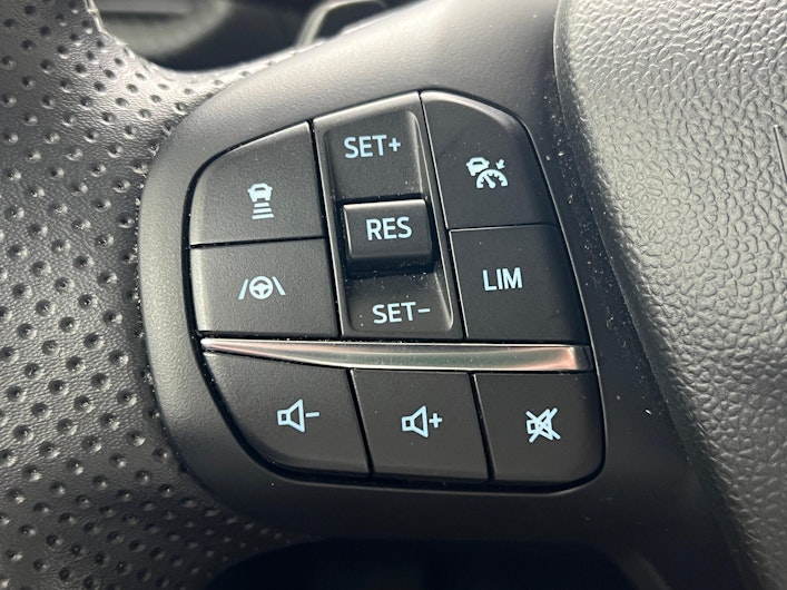 Vehicle image FORD PUMA