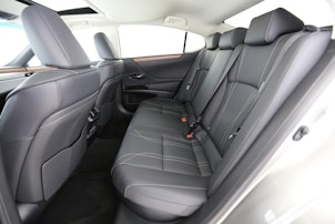 Vehicle image LEXUS ES 300h Comfort