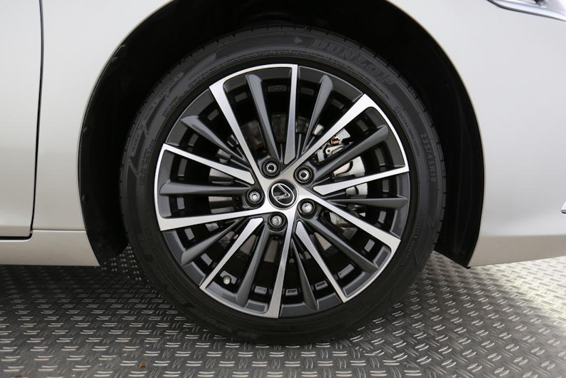 Vehicle image LEXUS ES