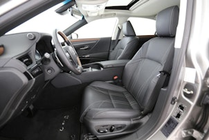 Vehicle image LEXUS ES 300h Comfort