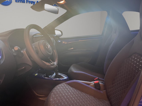 Vehicle image 9