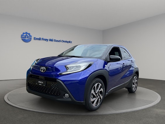 First vehicle image