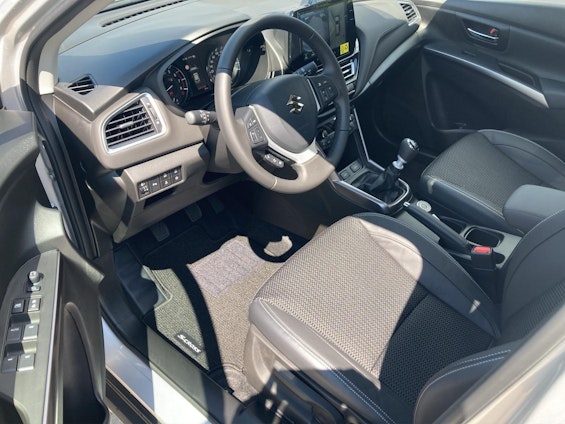 Vehicle image 6 Vehicle image 6