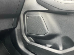 https://vehicle.imgix.net/3960447/07365452-656c-4fde-aa10-4d5aae8bc33c.jpg