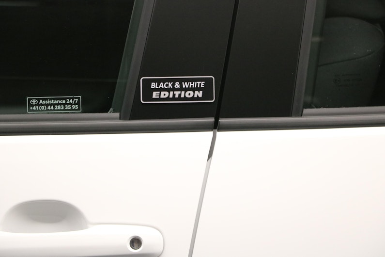 Vehicle image TOYOTA YARIS