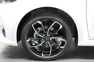 Toyota Yaris 1.5 HEV Black & White Edition