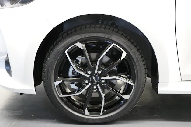 Toyota Yaris 1.5 HEV Black & White Edition