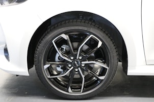 Vehicle image TOYOTA Yaris 1.5 HEV Black & White Edition