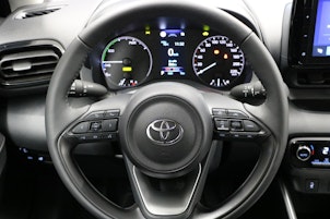 Vehicle image TOYOTA Yaris 1.5 HEV Black & White Edition