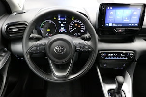 Vehicle image TOYOTA Yaris 1.5 HEV Black & White Edition