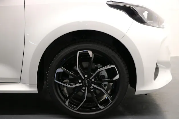 Toyota Yaris 1.5 HEV Black & White Edition