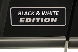 Toyota Yaris 1.5 HEV Black & White Edition