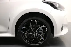 Toyota Yaris 1.5 HEV Black & White Edition