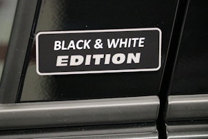 Vehicle image TOYOTA Yaris 1.5 HEV Black & White Edition