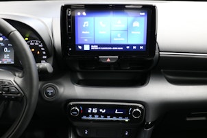 Vehicle image TOYOTA Yaris 1.5 HEV Black & White Edition