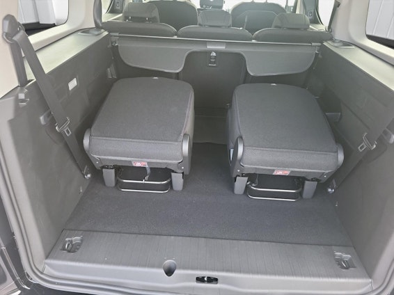 Vehicle image 14 Vehicle image 14