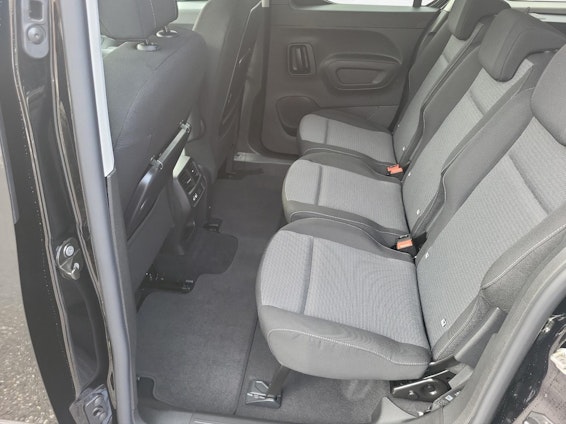 Vehicle image 13 Vehicle image 13