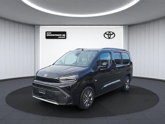 First vehicle image