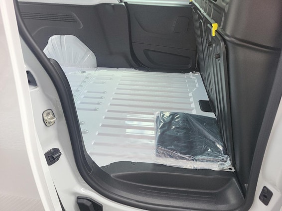 Vehicle image 14 Vehicle image 14