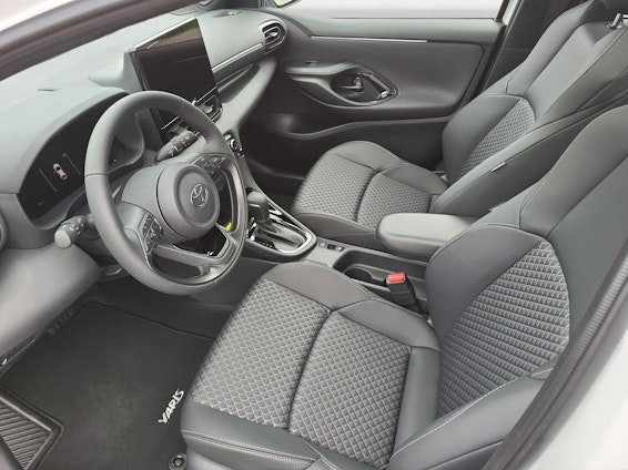 Vehicle image 10